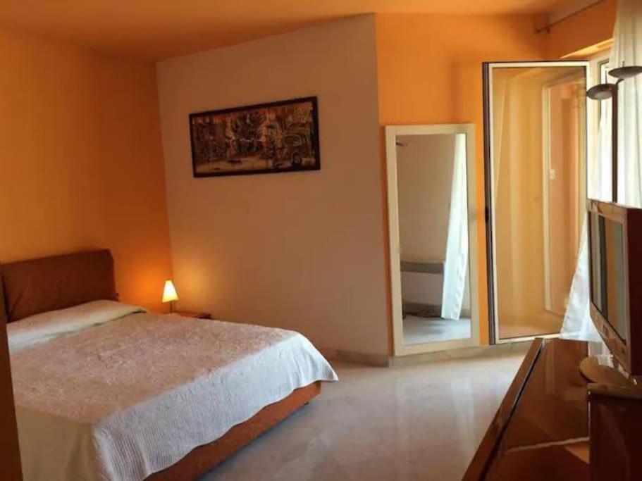 Victoria Bilocale Centro Citta E Vista Mare Appartement Menton Buitenkant foto